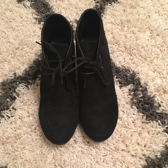 Black booties! Size 8 - Picture 3 of 5